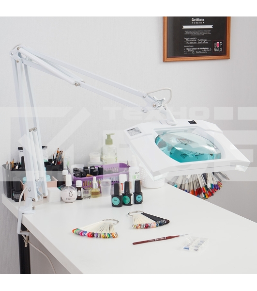 Лупа на струбцине Rexant, квадратная, 3D, с подсветкой, белая 31-0101