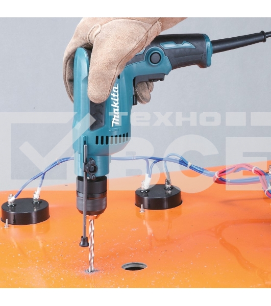 Дрель-шуруповерт сетевая Makita DP2011 370Вт,БЗП-6.5мм,0-4200об\м,1.1кг,кор