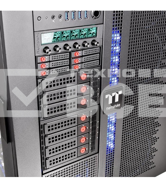 Сменный бокс для HDD/SSD Thermaltake Max 3504 SATA I/II/III/SAS металл черный hotswap 4