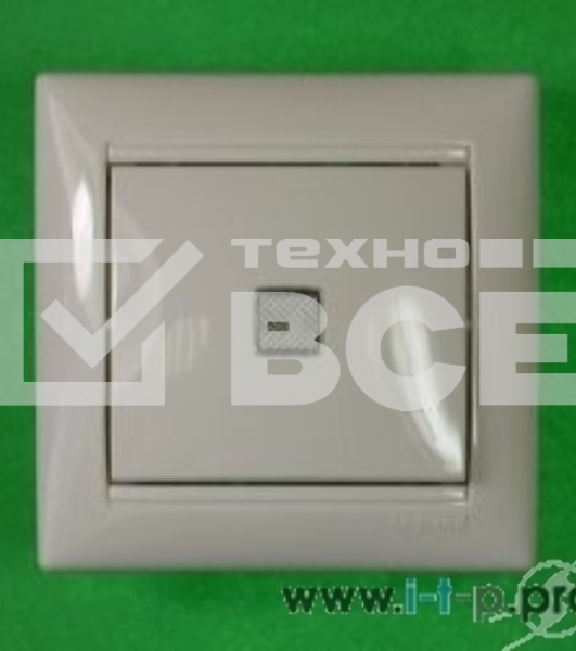 Выключатель Legrand 774310 Valena 10А c подсветкой, сл. кость