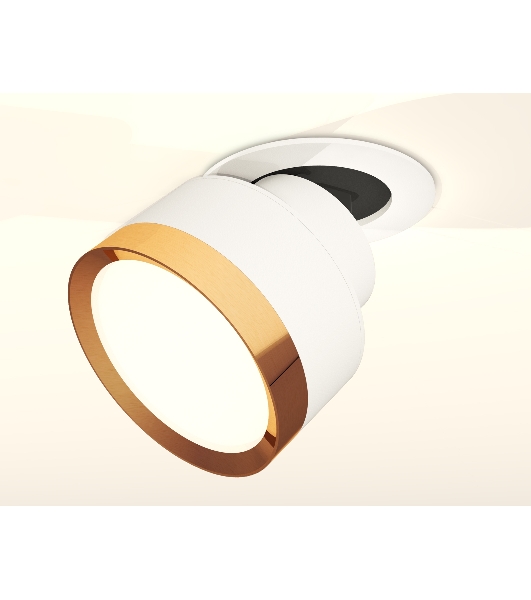 Светильник Ambrella Light XM8101503 SWH/PYG белый песок/золото желтое полированное GX53 (A2241, A2105, C8101, N8124)
