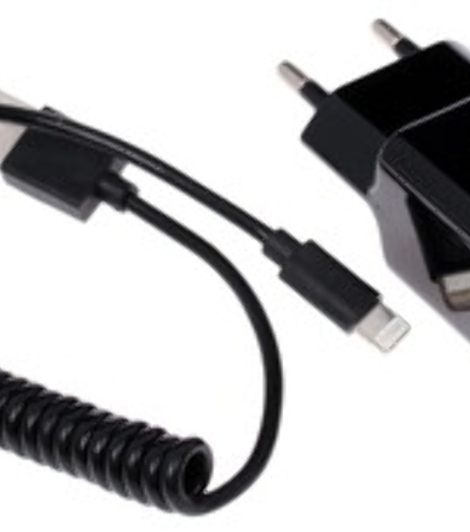 Автомобильное зарядное устройство QUMO 2A, 2 USB, 1A+1A черный, кабель Apple 8 pin в комплекте