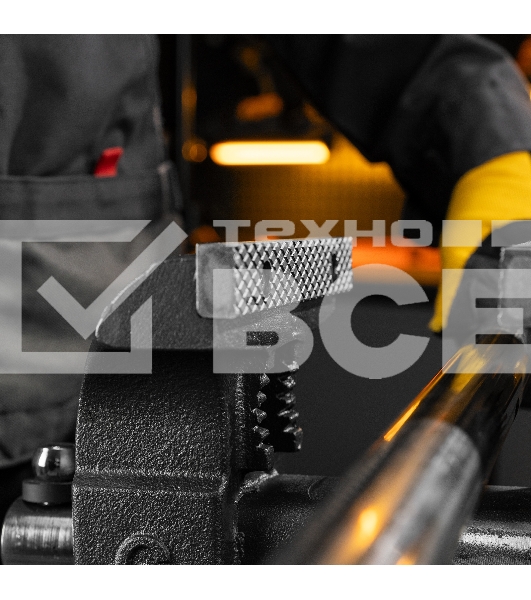 Тиски слесарные BVH-150, 150 мм, поворотные, стальная направляющая, с наковальней Denzel