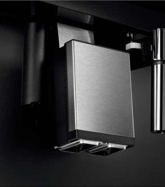 Кофе-машина Electrolux EBC85X автоматическая, сенсорное управление, нержавеющая сталь и черный