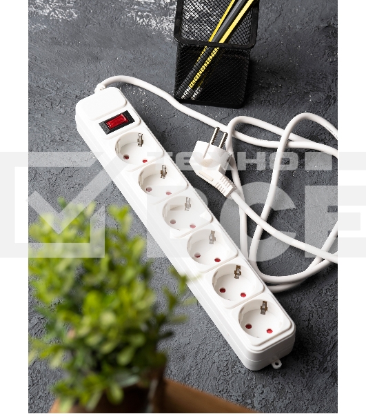 Сетевой фильтр EKF UFP10-375-6-03 6x3 м 10А/2,2 кВт с выкл. c/з ПВС 3х0,75 Блокбастер EKF PROxima