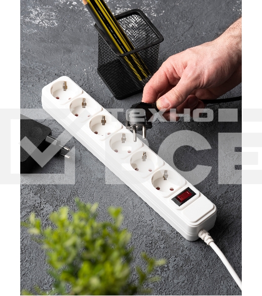 Сетевой фильтр EKF UFP10-375-6-03 6x3 м 10А/2,2 кВт с выкл. c/з ПВС 3х0,75 Блокбастер EKF PROxima