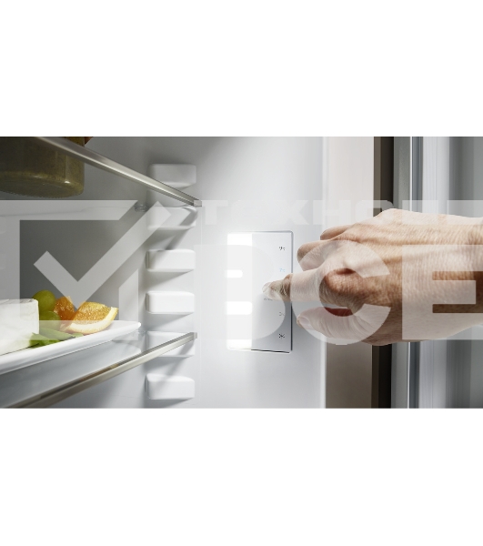 Встраиваемый холодильник Liebherr Pure, высота 82-88 см, door-on-door, с морозильным отделением, сенсорная электроника внутри камеры.