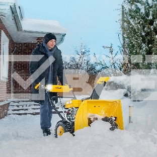 Бензиновая снегоуборочная машина SBM 610, 212cc, ручной старт, фара  Denzel