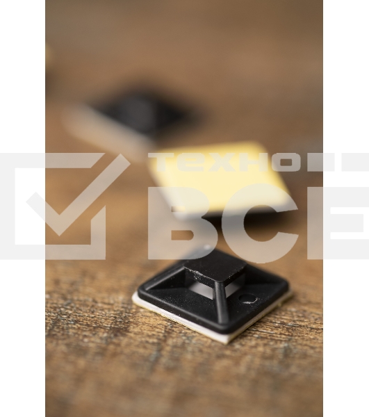 Площадка EKF plc-20x20-b самоклеящаяся (20х20мм.) черная (100шт.) EKF