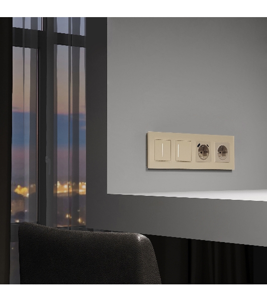 Рамка на 4 поста Senso (шампань, стекло soft-touch) W0043111