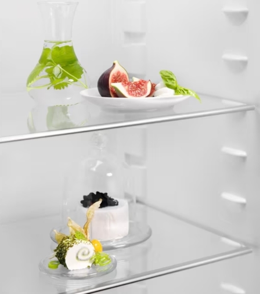 Встраиваемый холодильник Electrolux LRB3AE12S, механическое управление, полезный объем: 208 л, перенавешиваемые двери, 54.8x54.9x121.8 см, белый