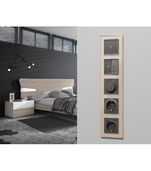 Комплект механизма электрической розетки ALFA Антрацит серый 2USB A+C 20W (быстрая зарядка) с/з QUANT (AP6600, VM160) MA660010
