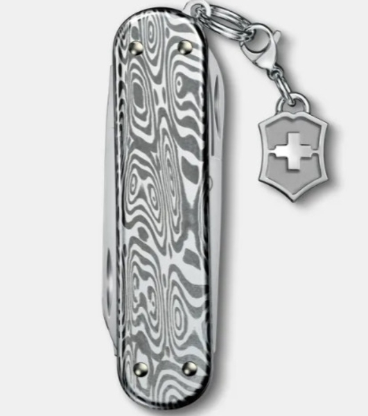 Нож перочинный Victorinox Classic Brilliant Carbon (0.6221.90) 58мм 5 функций черный/серебристый подар.коробка