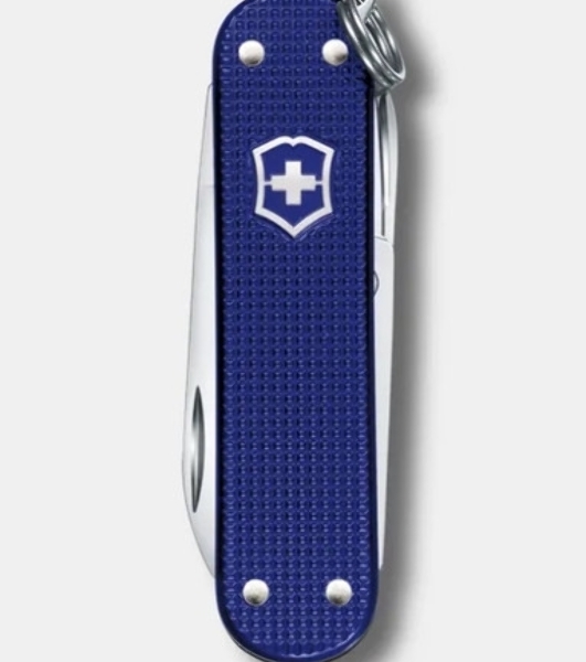 Нож перочинный Victorinox Classic Night Dive (0.6221.222G) 58мм 7функц. карт.коробка