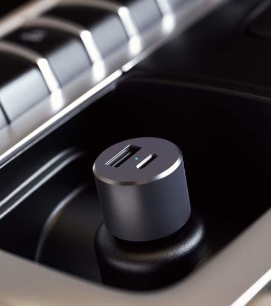 Автомобильное зарядное устройство Satechi 72W Type-C PD Car Charger. Входное напряжение 12В. Порты 1 x USB-A 12W, 1 x USB-C 60W.  серый космос.