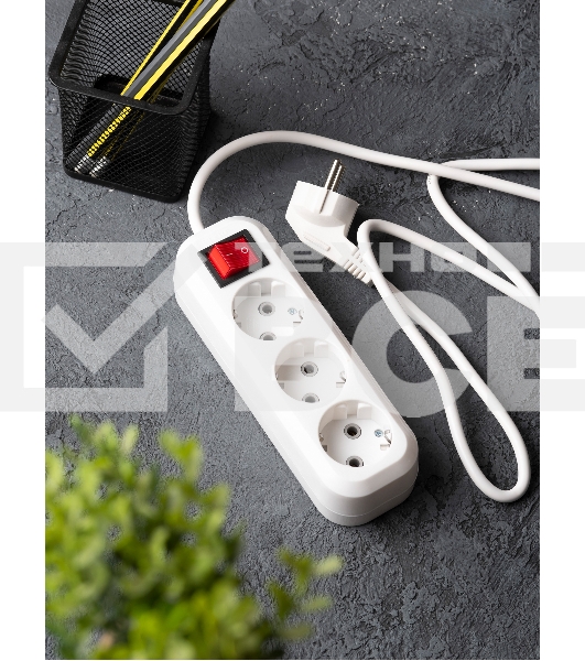 Удлинитель EKF UBA16-310-3-02i 'Эксперт' 3 гнезда 2 метра 16А/3,5 кВт с выключателем и заземлением ПВС 3х1 EKF PROxima