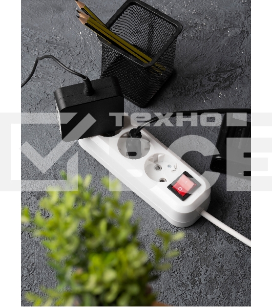 Удлинитель EKF UBA16-310-3-02i 'Эксперт' 3 гнезда 2 метра 16А/3,5 кВт с выключателем и заземлением ПВС 3х1 EKF PROxima