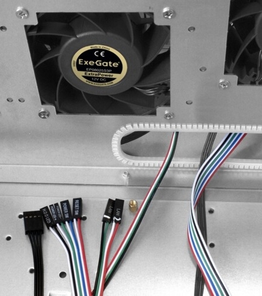 Серверный корпус ExeGate Pro 4U660-HS24 (RM 19', высота 4U, глубина 660, БП 700ADS, 24xHotSwap, USB)