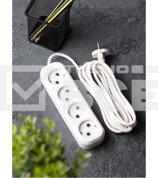 Удлинитель EKF UBA10-275-4-05 'Эксперт' 4 гнезда 5 метров 10А/2,2 кВт без заземления ПВС 2х0,75 EKF PROxima