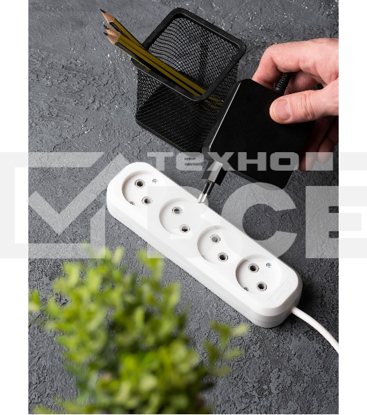 Удлинитель EKF UBA10-275-4-05 'Эксперт' 4 гнезда 5 метров 10А/2,2 кВт без заземления ПВС 2х0,75 EKF PROxima