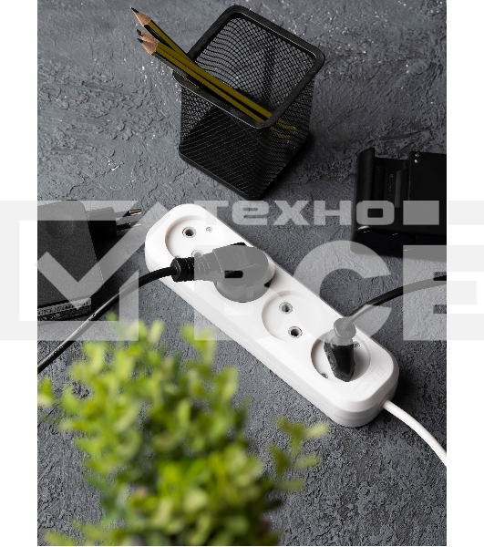 Удлинитель EKF UBA10-275-4-05 'Эксперт' 4 гнезда 5 метров 10А/2,2 кВт без заземления ПВС 2х0,75 EKF PROxima