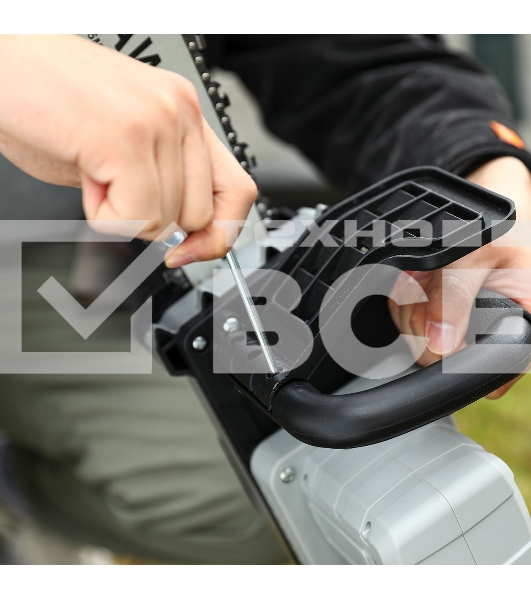 Пила цепная аккумуляторная в кейсе DEKO DKCHS 40 PRO [063-4357] { 2х20В, 2x4.0Ач, 2 з/у }