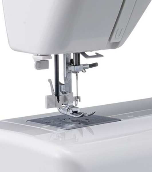 Швейная машина Janome EQ25