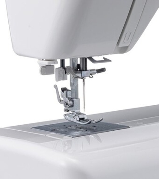 Швейная машина Janome EQ25